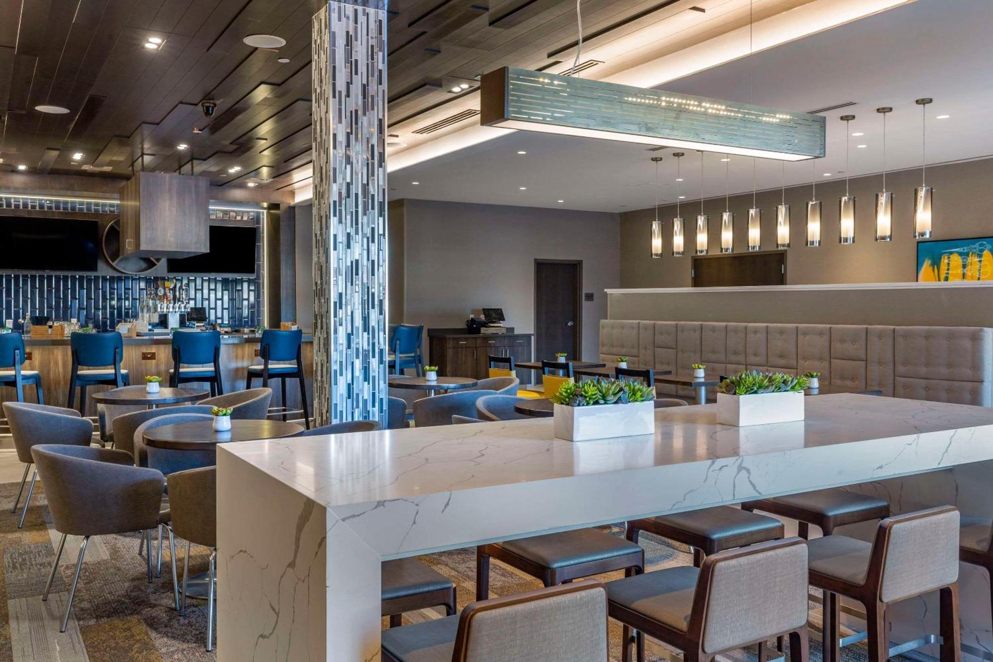 Cambria Hotel Manchester South Windsor Екстериор снимка