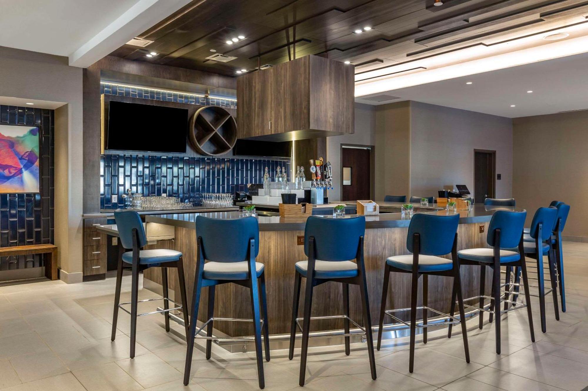 Cambria Hotel Manchester South Windsor Екстериор снимка