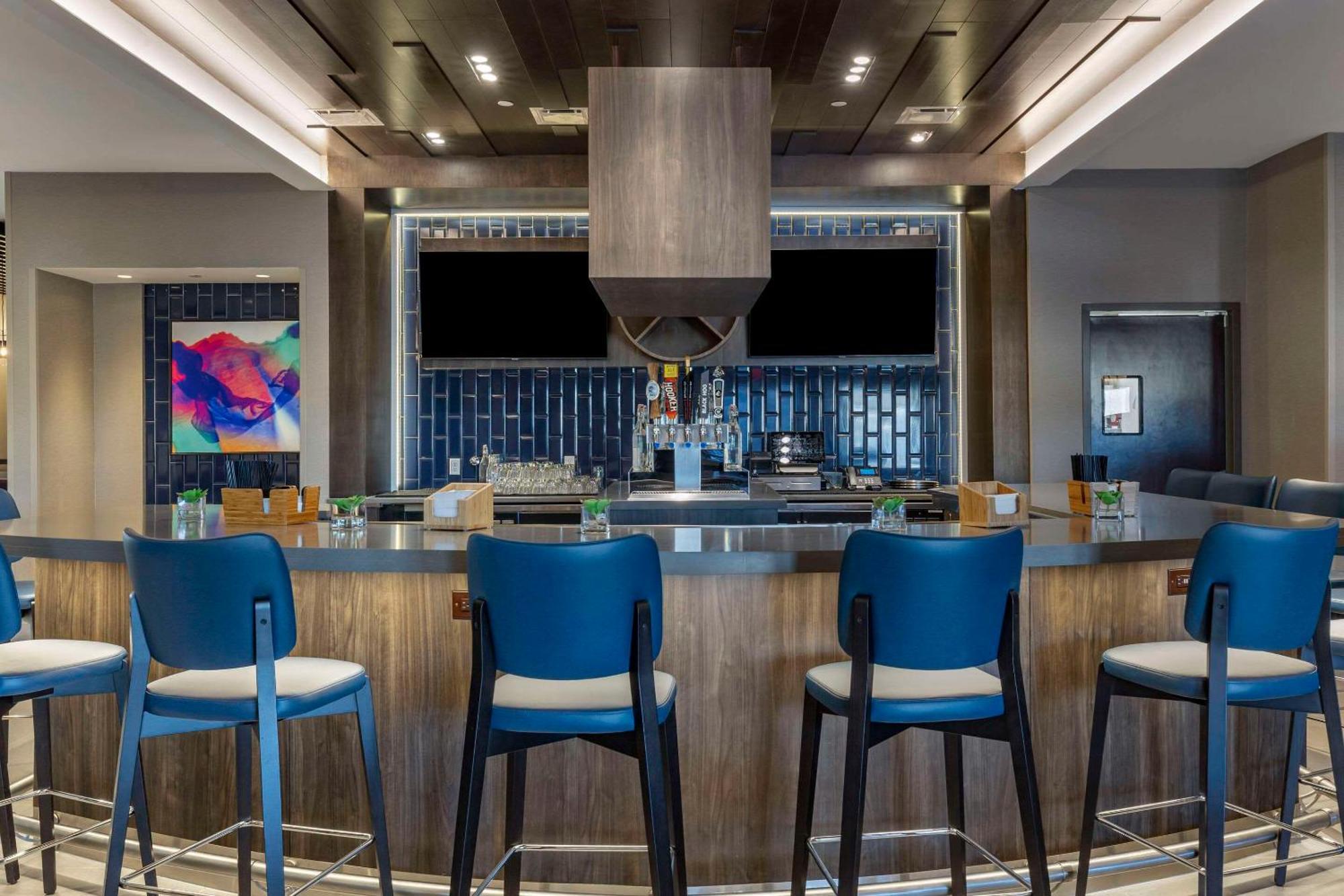 Cambria Hotel Manchester South Windsor Екстериор снимка