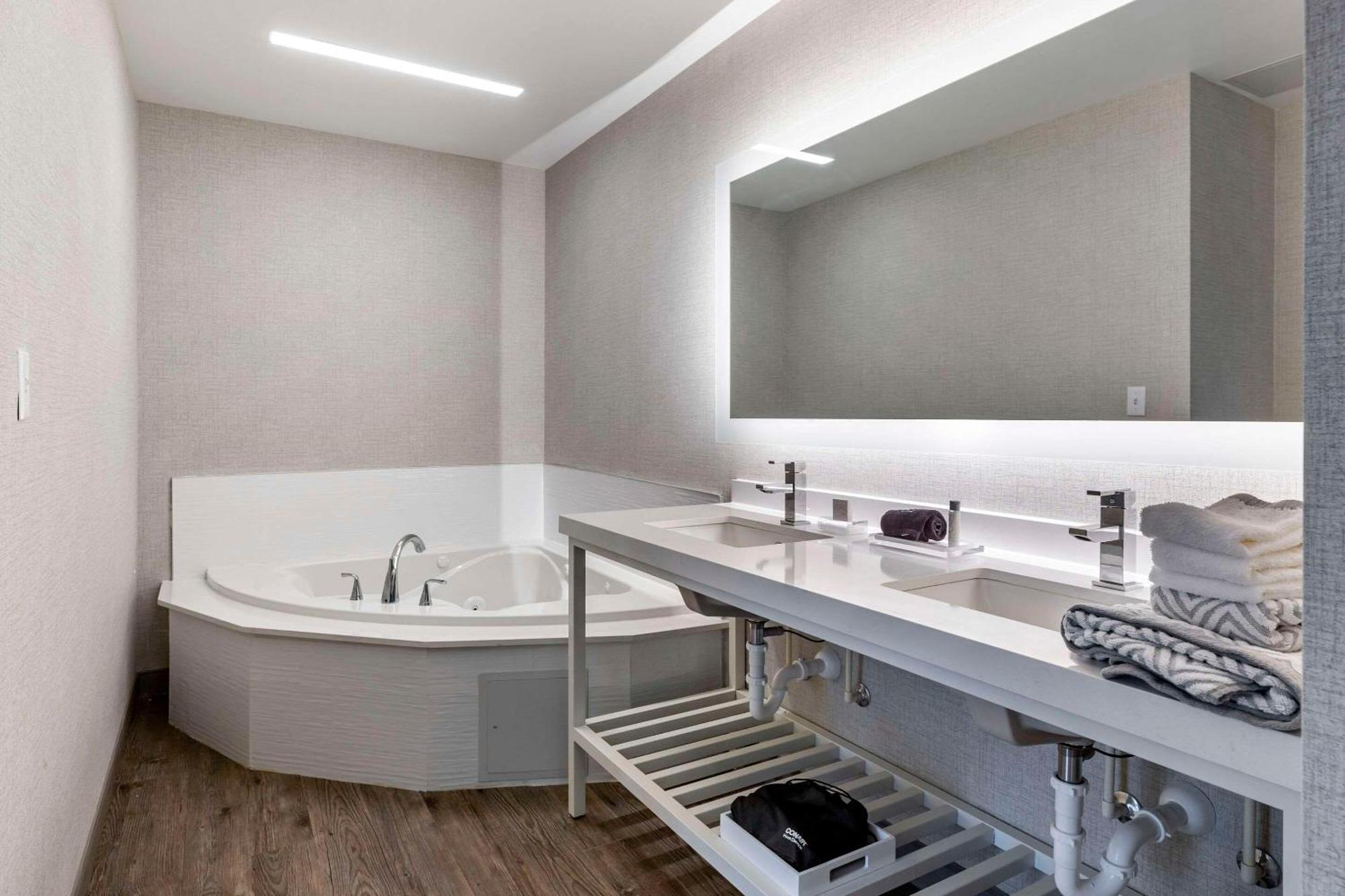 Cambria Hotel Manchester South Windsor Екстериор снимка